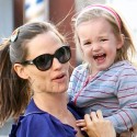 Jennifer Garner out with her girls in Brentwood Country Mart